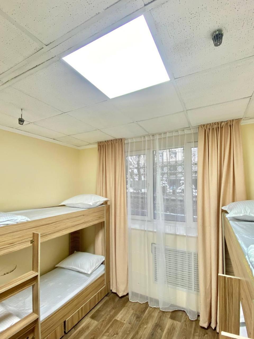 Alma-Ata Hostel Buitenkant foto
