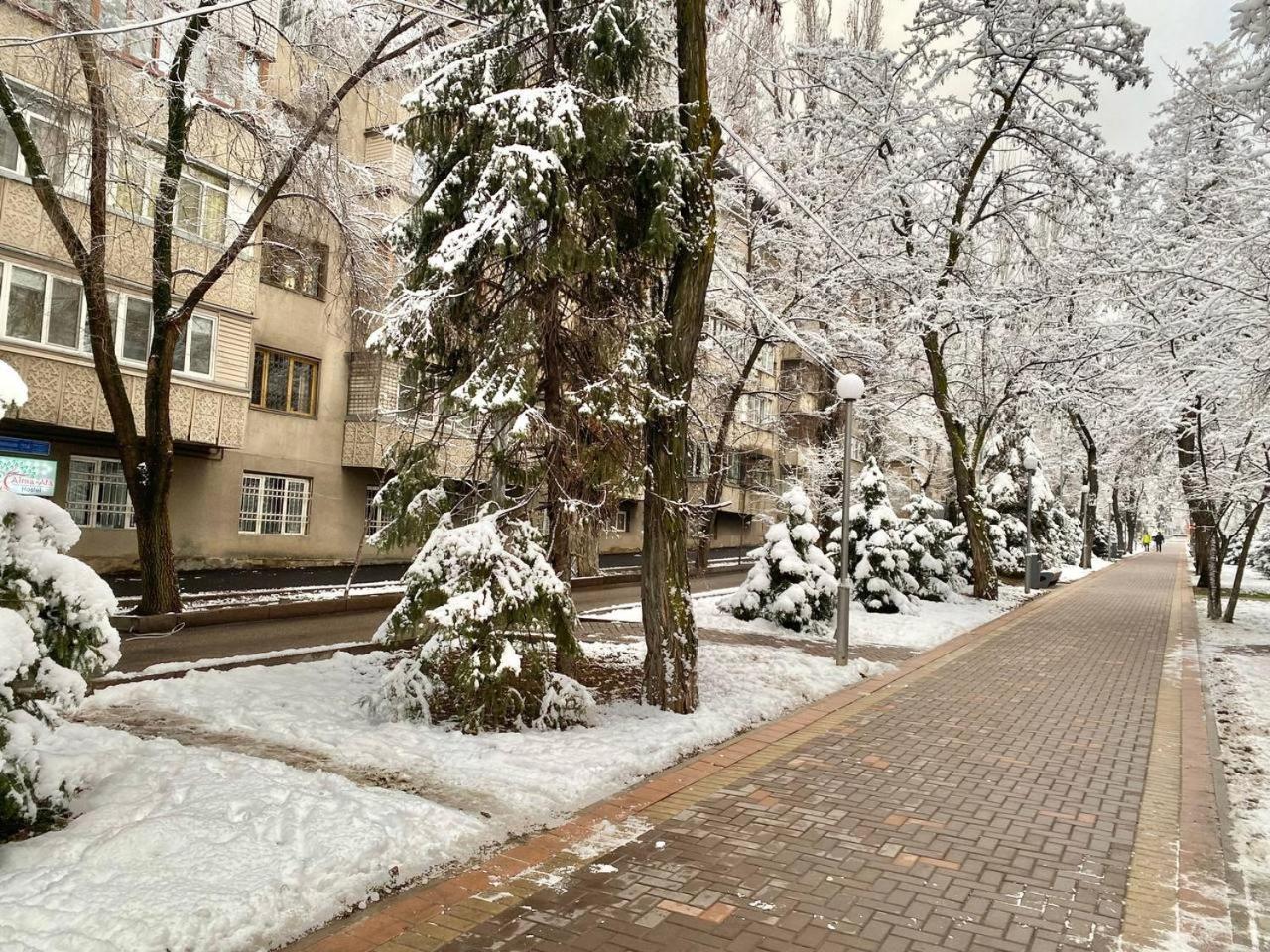 Alma-Ata Hostel Buitenkant foto